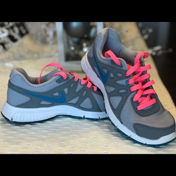 Nike shoes - Picture 2 of 7